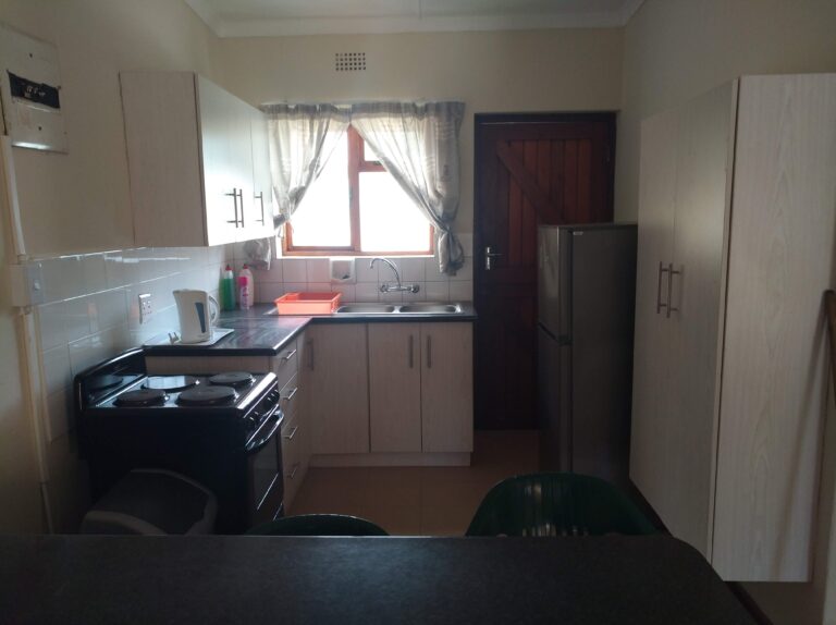 DWARSKERSBOS BEACH RESORT FLATS KITCHEN 768x574